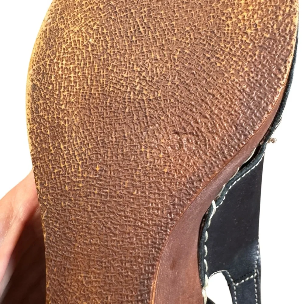 Women’s Spring Step Size 39 (US 8.5) Black Leather Wedges w Hook/Loop closure.